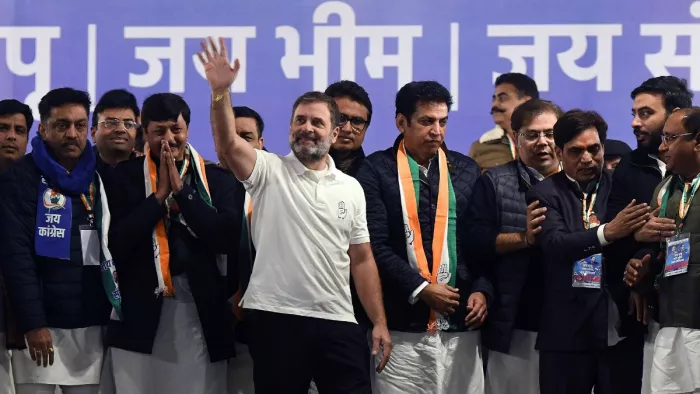 शास्त्री पार्क में कांग्रेस की रैली में राहुल गांधी साथ में देवेंद्र यादव व अन्य। फोटो- ध्रुव कुमार