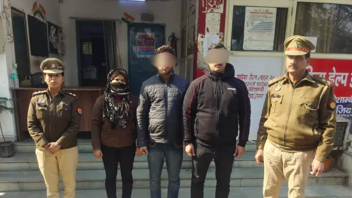 पुलिस ने चार युवतियों को रेस्क्यू किया। फाइल सौ. जागरण
