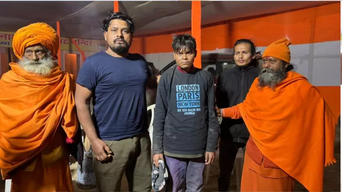 यति नरसिंहानंद के अखाड़े में पकड़ा गया संदिग्ध युवक।