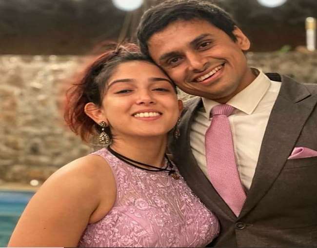वैलेंटाइन डे के अवसर पर नूपुर शिखारे ने इरा खान ने के साथ अपनी तस्वीरें शेयर की हैl