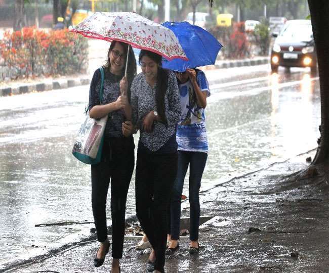 हिमाचल प्रदेश के कई इलाकों में हुई बारिश और बर्फबारी