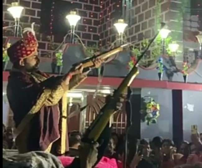 https://www.jagranimages.com/images/newimg/14022022/14_02_2022-viral_photos_news_22466443.jpg