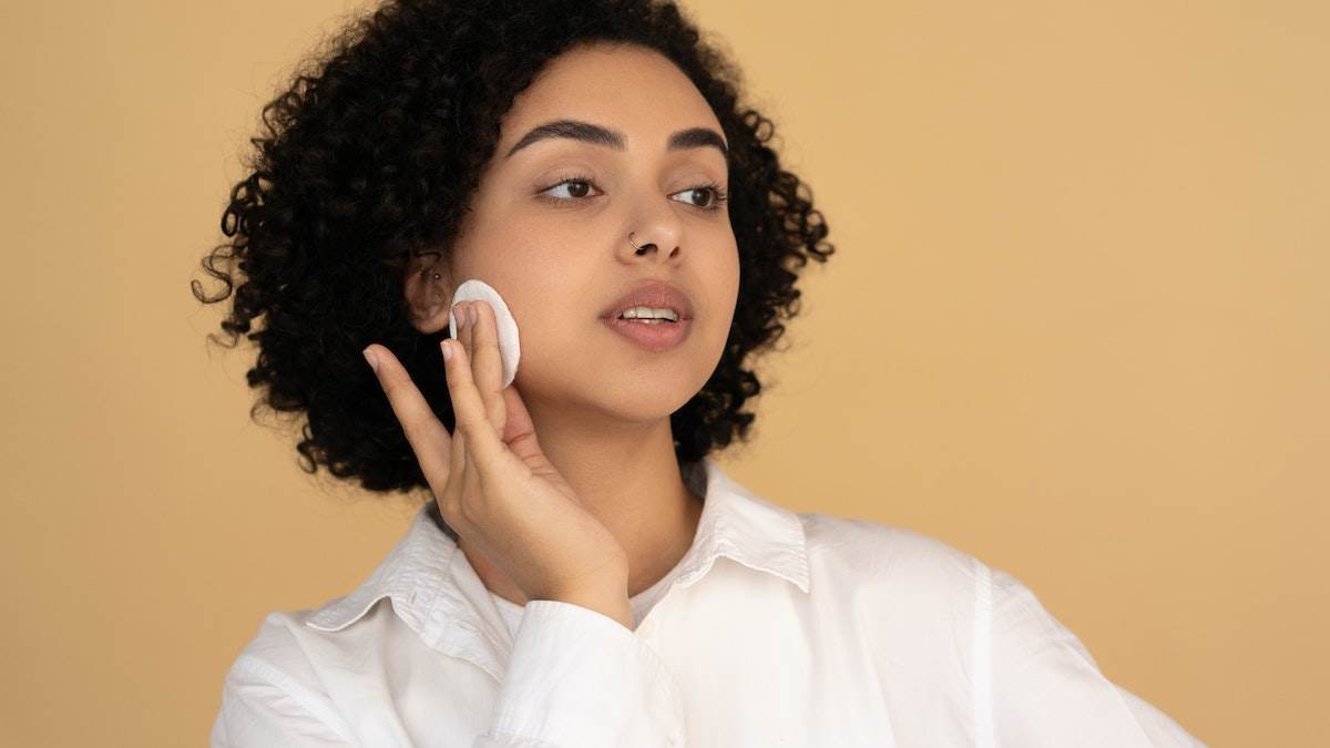 Skin Care Routines: गर्मियां शुरू होने से पहले ही अपना लें ये टिप्स, ऑयली स्किन की समस्या होगी कोसों दूर