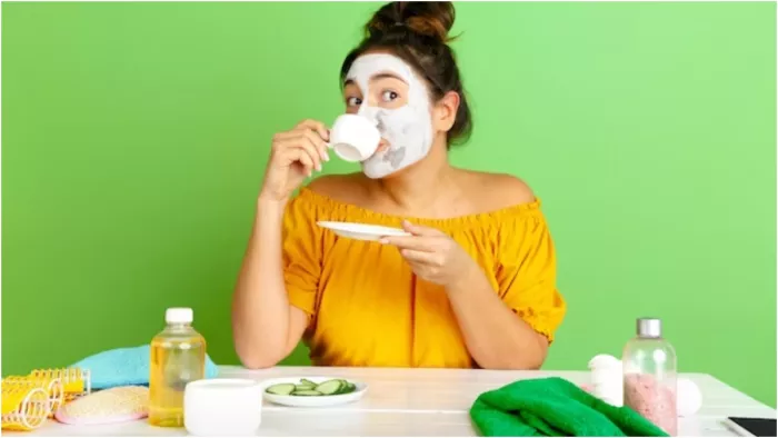 Yogurt Beauty Benefits: पेट के साथ चेहरे के लिए भी काफी फायदेमंद है दही, नियमित इस्तेमाल से होंगे ये फायदे