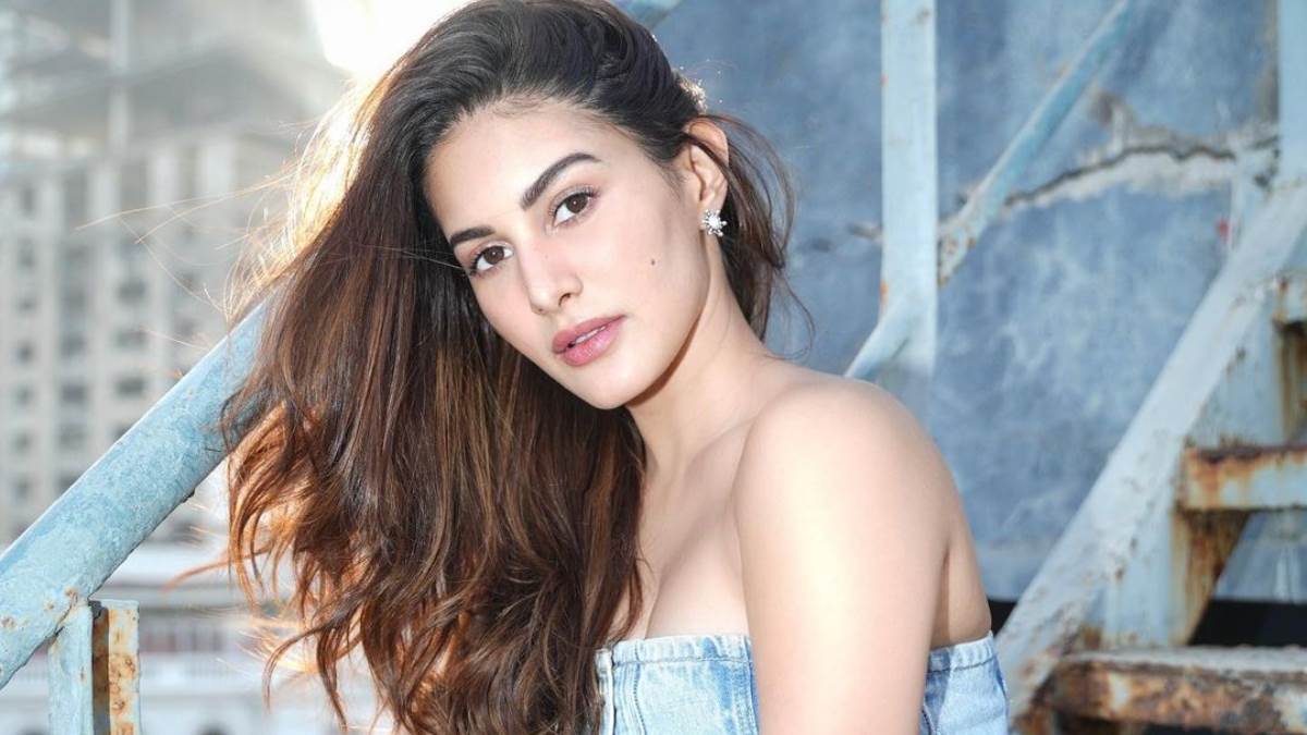 https://www.jagranimages.com/images/newimg/14022024/14_02_2024-amyra_dastur_breakup_23653185.jpg