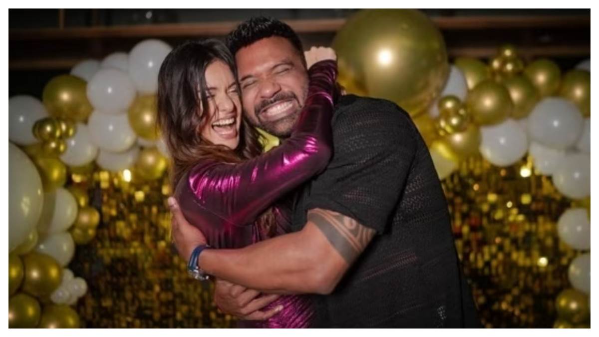 https://www.jagranimages.com/images/newimg/14022024/14_02_2024-divya_agarwal_and_apurva_padgaonkar_1_23653081.jpg