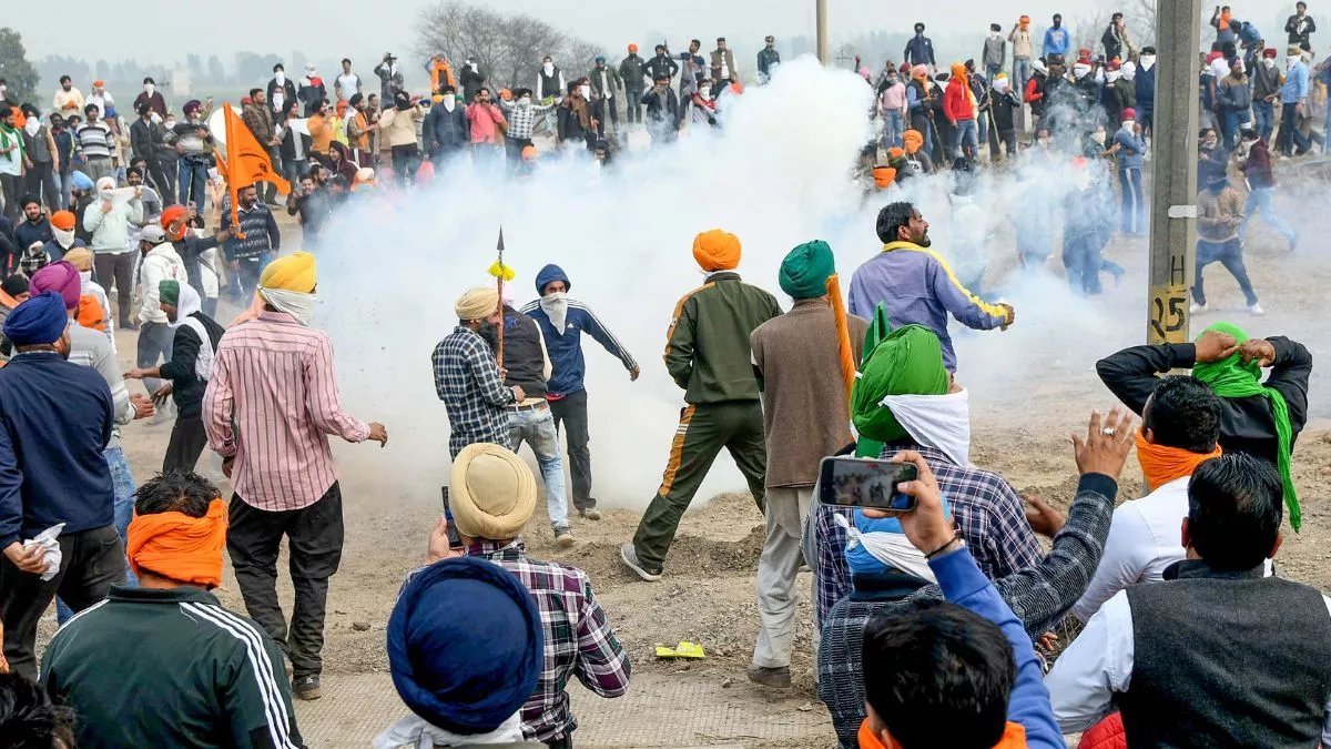 Farmers Protest: दूसरे दिन किसान आंदोलन का कैसा दिखा असर, पुलिस ने छोड़े आंसू गैस के गोले; ड्रोन से रखी गई नजर
