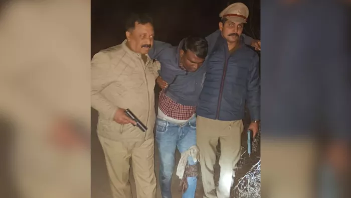 Rampur News: मुठभेड़ में 25 हजार का इनामी बदमाश गिरफ्तार, पुलिस की गोली से घायल
