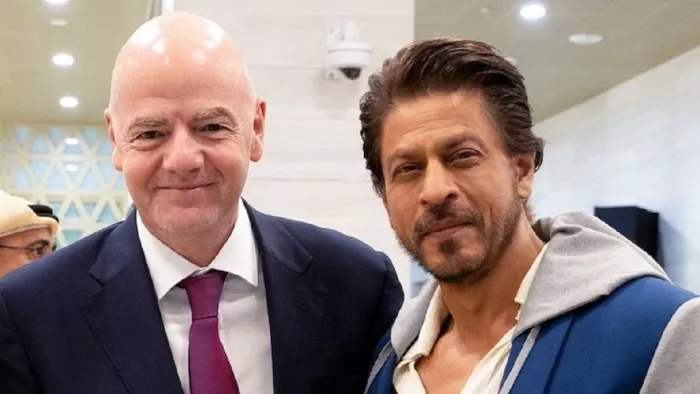 Shah Rukh khan से मिलकर फीफा अध्यक्ष भी हुए उनके फैन