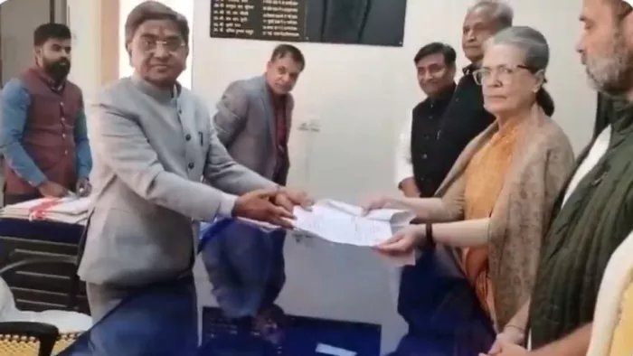 राज्यसभा उम्मीदवार के तौर पर सोनिया गांधी ने नामांकन दाखिल कर दिया है ।(फोटो सोर्स: जागरण)