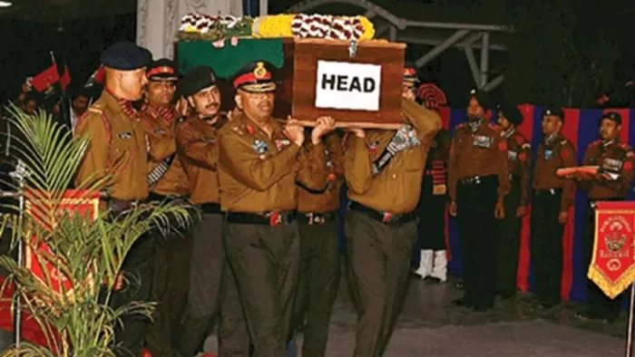 कैप्टन करमजीत सिंह की अंतिम यात्रा में हर किसी की आंखें नम