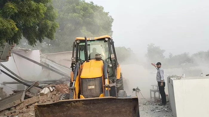 Hapur News: आज राष्ट्रीय राजमार्ग और रेलवे रोड पर चलेगा अतिक्रमण अभियान : ईओ।