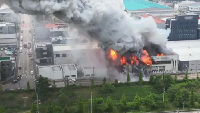 South Korea Fire दक्षिण कोरिया के रिजॉर्ट में आग का दृश्य। (फोटो-रायटर)