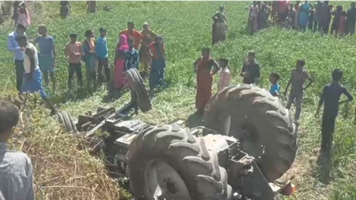 gaya news tractor driver fell 20 feet in raghavachak village and died on the spot