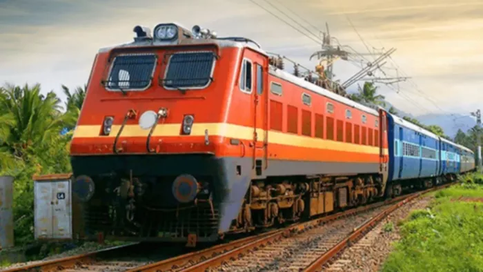ट्रेन की चपेट में आ गया परिवार (जागरण)