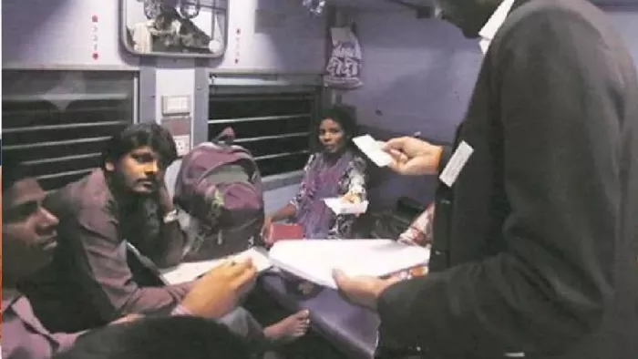 नई दिल्ली से असम जा रही नार्थ-ईस्ट एक्सप्रेस में यात्रा कर रहा था 'अधिकारी'।