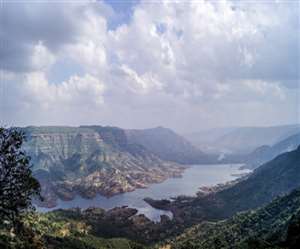 प्रकृति के करीब रहकर ट्रैवलिंग का आनंद उठाने के लिए कर्नाटक के इन जगहों पर जरूर जाएं