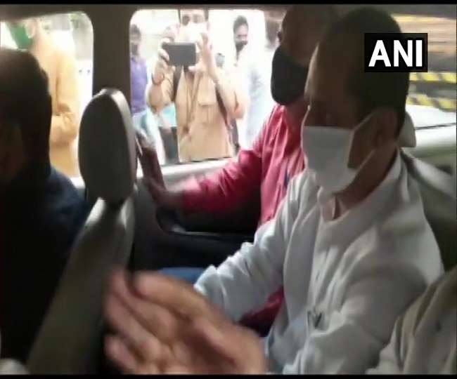 सचिन वझे को एनआईए आज कोर्ट में पेश करेगी और उनकी कस्टडी मांगेंगी। (फोटो एएनआई)