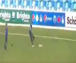 लोग दिव्यांग खिलाड़ी की तारीफ करते थक नहीं रहे हैं।