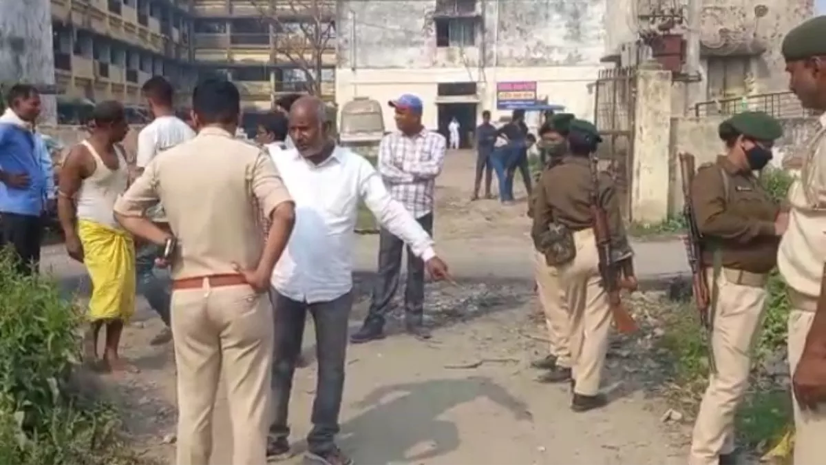 युवक की हत्या के आरोप में गांव के आधा दर्जन लोगों पर आरोप। जागरण