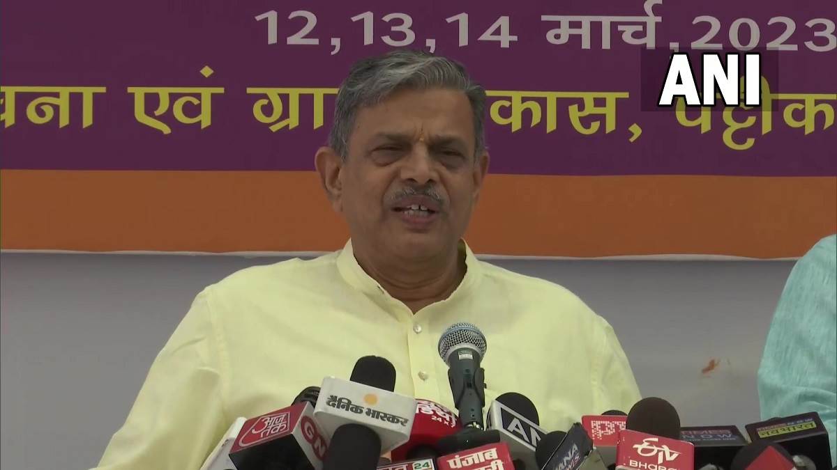 https://www.jagranimages.com/images/newimg/14032023/14_03_2023-dattatreya_hosabale_23355742.jpg