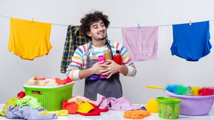 Stain Removal Tips: कपड़ों पर लगे दाग को ऐसे हटाएं