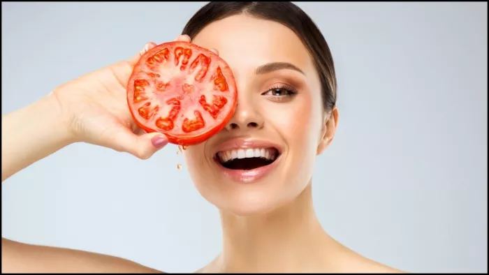 चेहरे को खूबसूरत बनाए रखने के लिए ऐसे करें टमाटर का इस्तेमाल