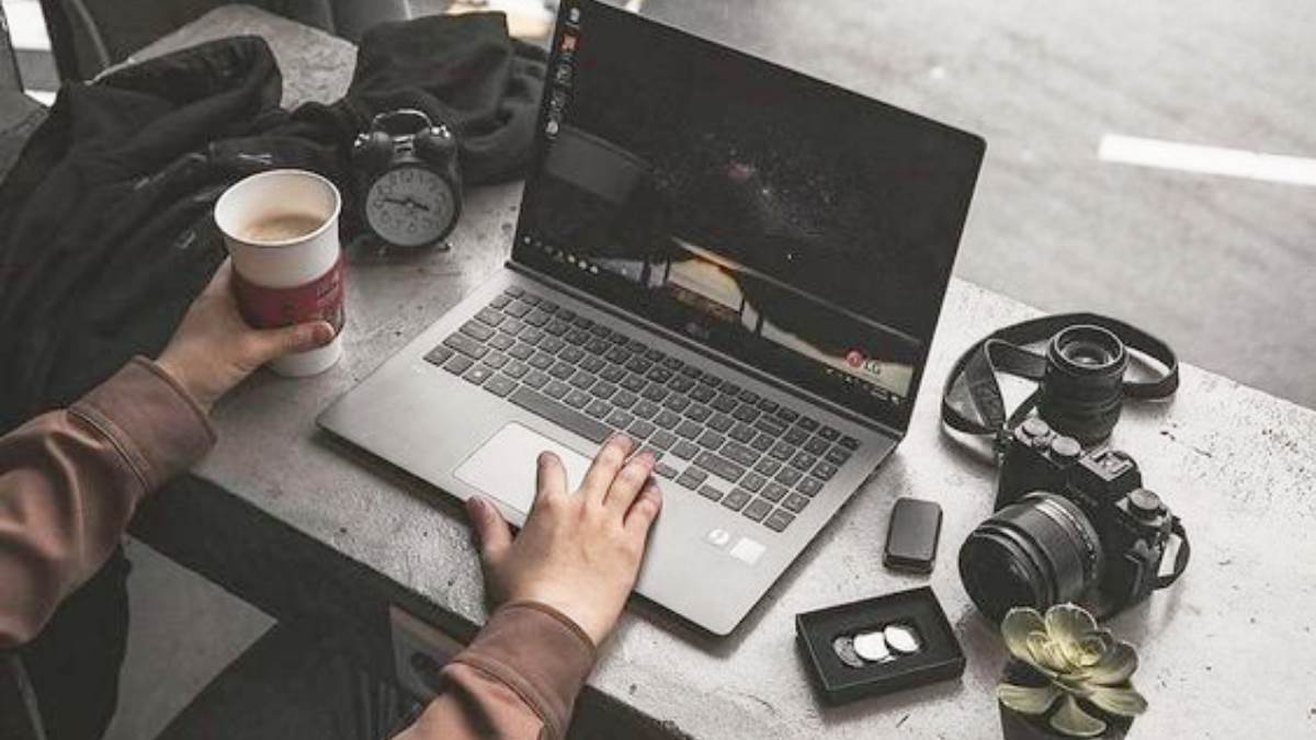 लेपटॉप सेल पर तगड़ा डिस्काउंट! 45% तक धड़ाम से गिरे Dell i3 Laptops के दाम, अमेज़न ने दिया होली पर ग्राहकों को बंपर ऑफर