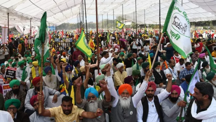 किसानों की महापंचायत से दिल्ली में भीषण जाम