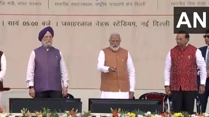 PM नरेंद्र मोदी ने दिल्ली मेट्रो के दो कॉरिडोर का किया शिलान्यास।