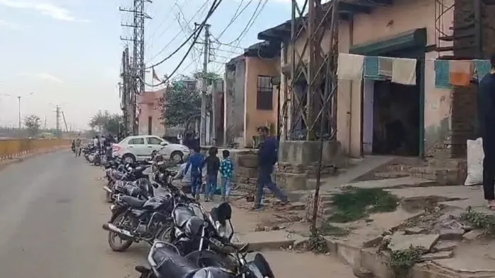 पलवल में करीब 50 घरों पर बुलडोजर चलने का खतरा
