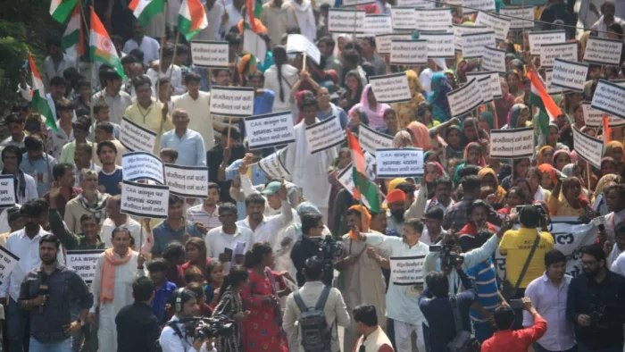 CAA पर बयान के बाद सीएम केजरीवाल के घर के बाहर हिंदू शरणार्थियों का प्रदर्शन