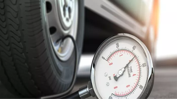 Car के लिए नए Tyres खरीदते समय कुछ बातों का ध्यान रखना जरूरी है।