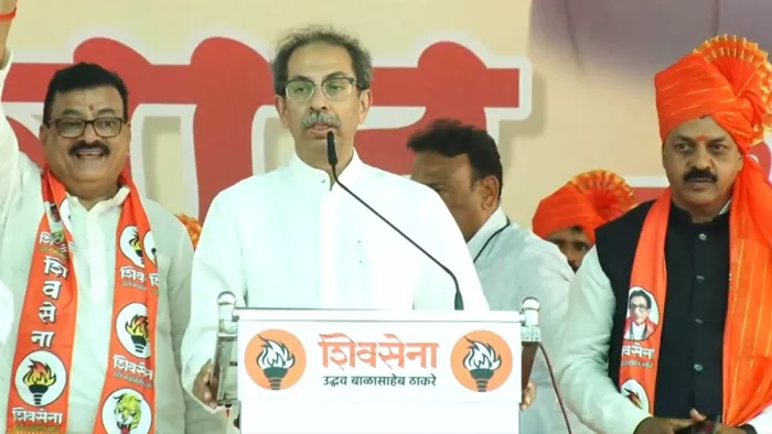 संविधान बदलना चाहती है भाजपाः उद्धव ठाकरे। फोटोः @OfficeofUT