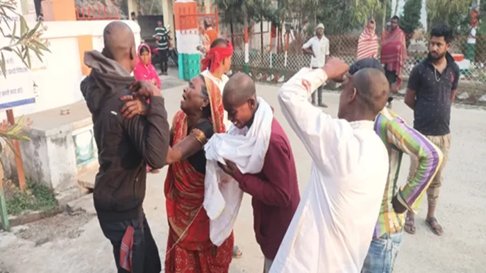 भागलपुर में भीषण सड़क दुर्घटना में मची चीख-पुकार (जागरण)