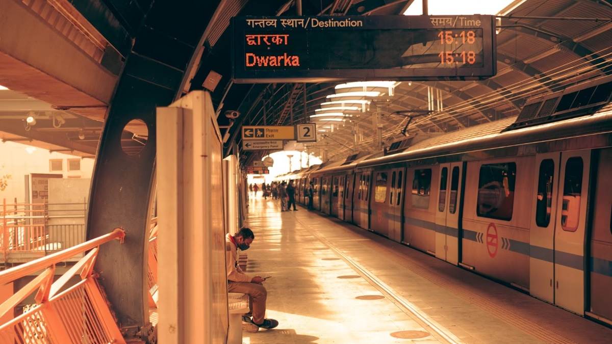 this is how you can convert your smartphone into a delhi metro card check steps