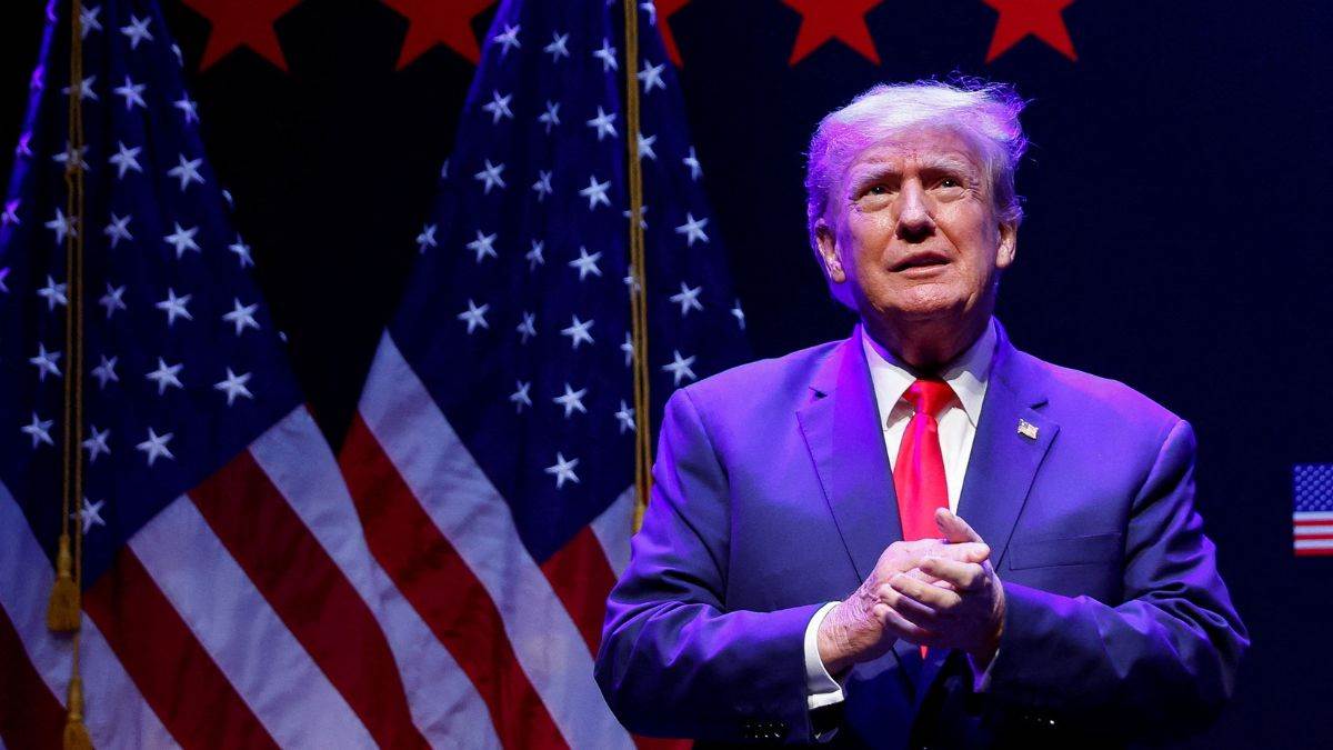 https://www.jagranimages.com/images/newimg/14032025/14_03_2025-donald_trump__15_23899988.jpg