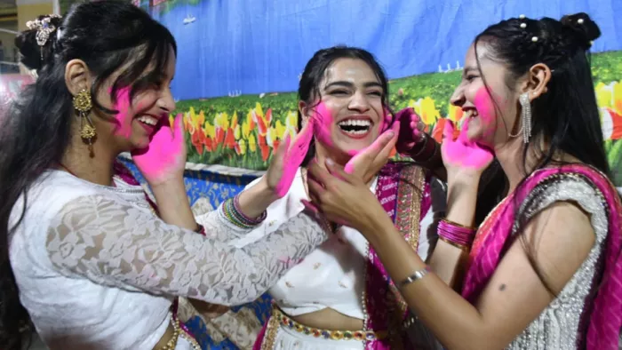 Holi 2025: देवभूमि उत्तराखंड में होली की धूम। जागरण