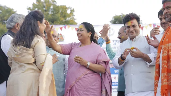 Holi in Delhi: दिल्ली की सीएम रेखा गुप्ता ने दी होली की शुभकामनाएं। फोटो सीएम एक्स