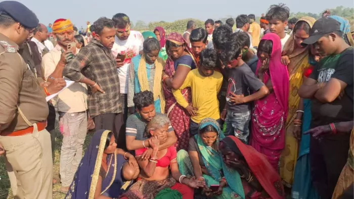 दहीला गांव में चार युवतियों की मौत के बाद विलाप करते स्वजन। (फोटो जागरण)