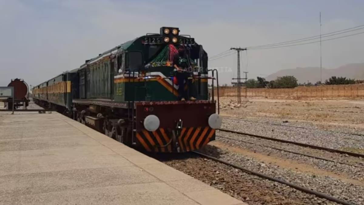 https://www.jagranimages.com/images/newimg/14032025/14_03_2025-pakistan_train_hijack_23899954.jpg