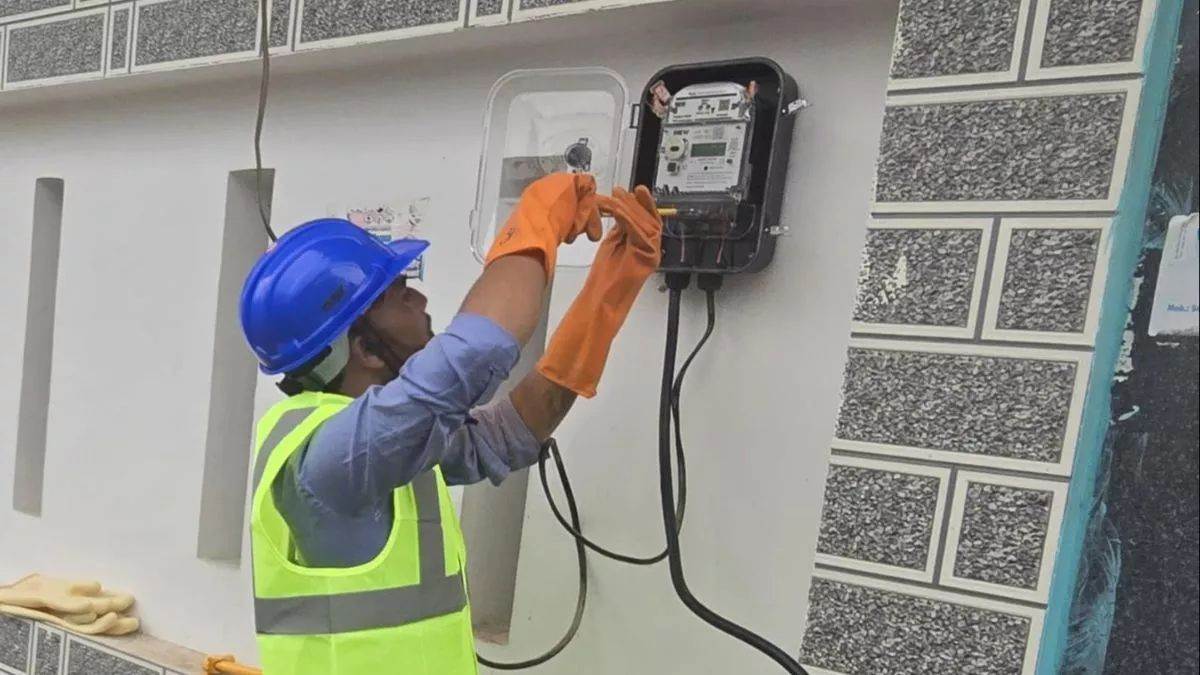 why are electricity employees setting electricity meters on fire the reason is out