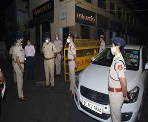 कोरोना प्रोटाेकाल का पालन कराने के दौरान पुलिसकर्मियों को खुद भी सर्तकता बरतने के दिए निर्देश