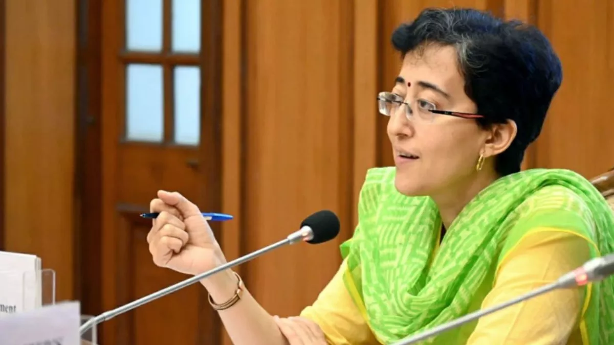 Delhi Free Electricity Subsidy: दिल्ली में मुफ्त बिजली पर संकट, एलजी ने  रोकी बिजली सब्सिडी की फाइल - Atishi said LG stopped electricity subsidy file  Delhiites will not get subsidy from Monday