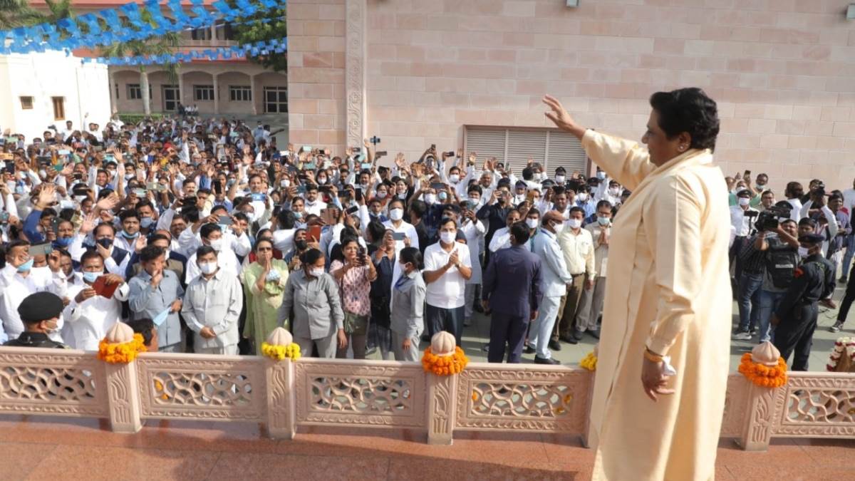 up news mayawati attacked opposition parties said bsp movement will not bow down to casteist mentality