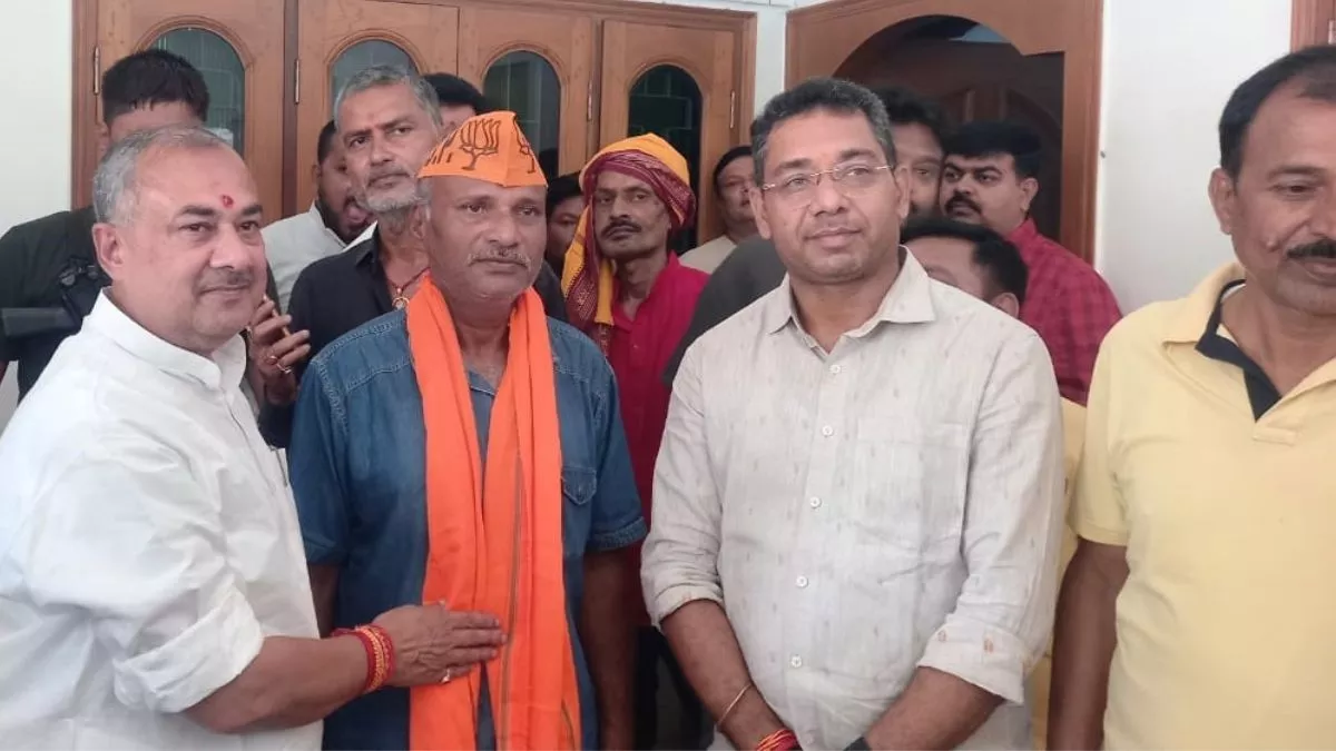 Bihar Politics: राजद के बाद अब कांग्रेस को झटका! इस नेता ने थामा BJP का दामन