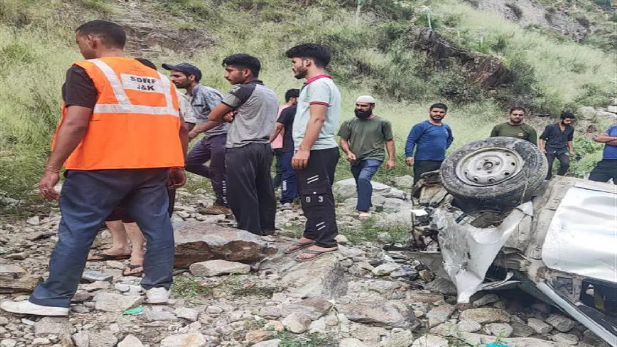 Doda Road Accident News: डोडा में खाई में गिरा ओवरलोड वाहन, एक बच्ची सहित पांच की मौत; चार घायल