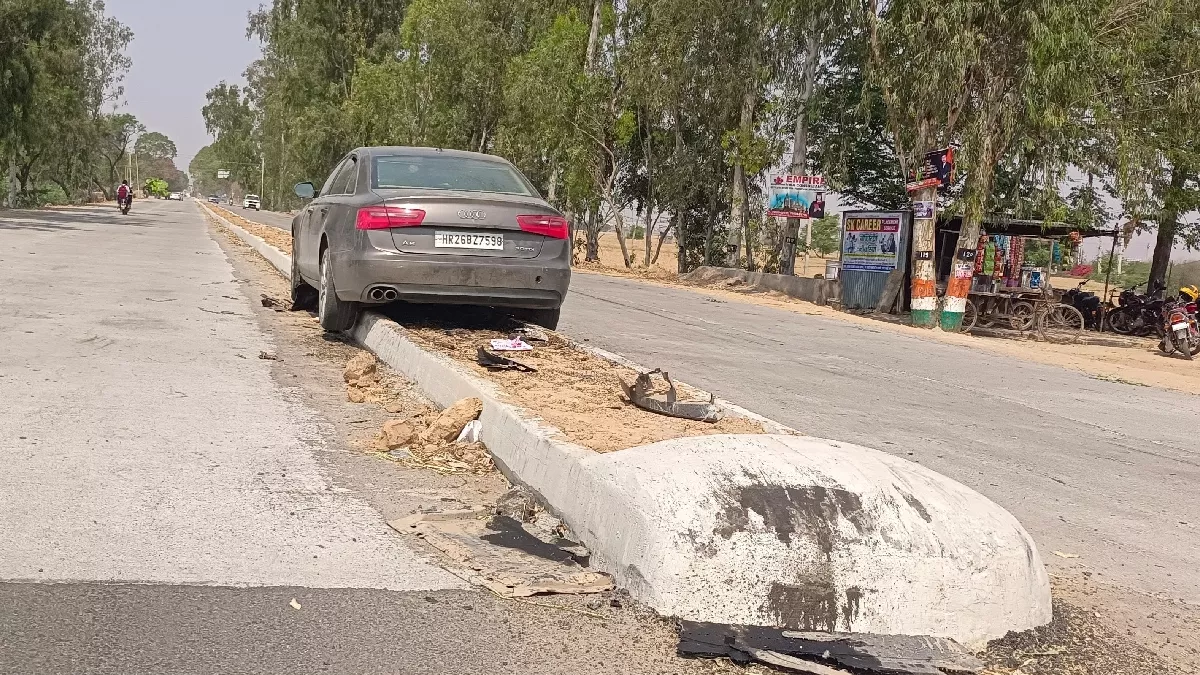 Fatehabad News: PWD की लापरवाही वाहन चालकों के लिए बन रही मुसीबत, रिफ्लेक्टर न होने से हो रहे सड़क हादसे