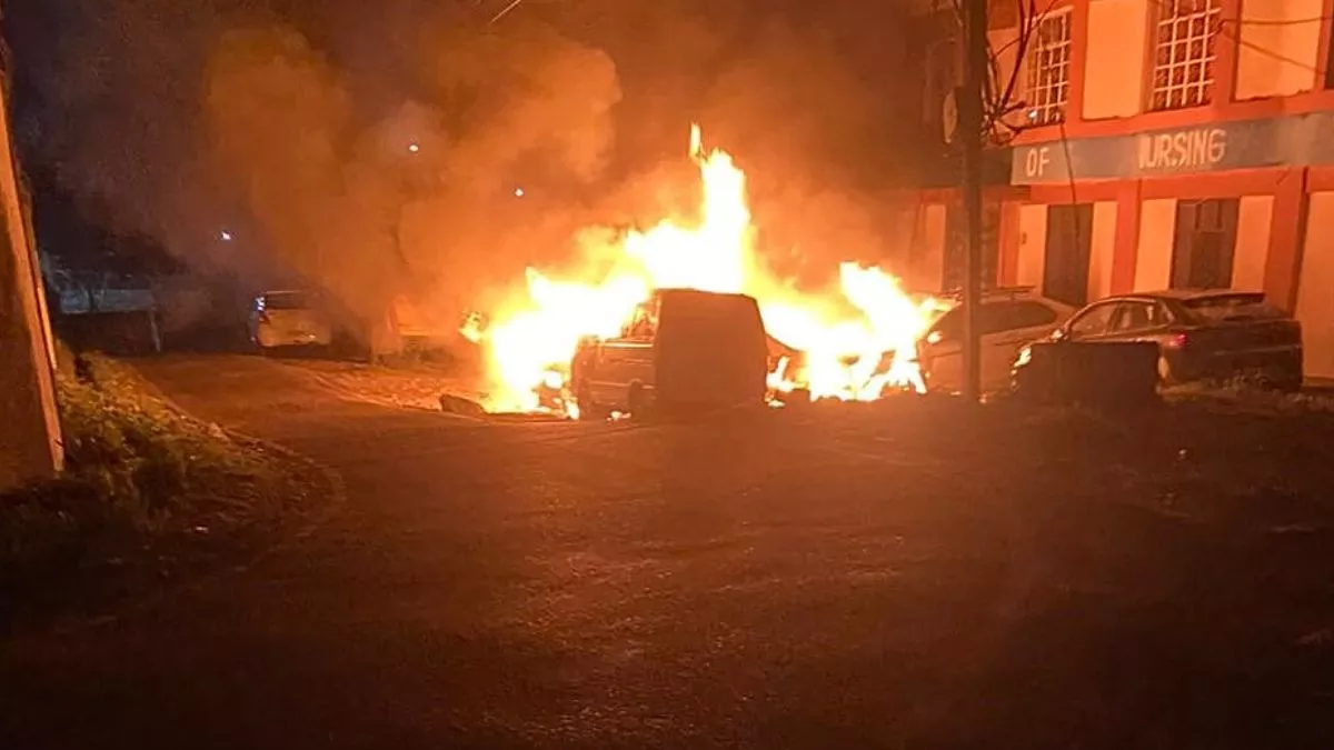 Fire in Dharamshala: टीकावणी में वाहनों को लगी आग, लाखों का हुआ नुकसान; मौके पर पहुंची दमकल विभाग की टीम