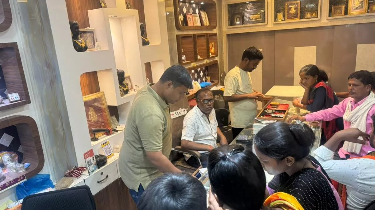 Gold Price in Koderma : वेडिंग सीजन से पहले सोना ने दिखाए तेवर, कीमत रिकॉर्ड हाई पर; जानें क्या है ताजा रेट